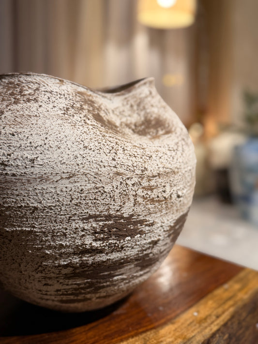 Assymetric Urn